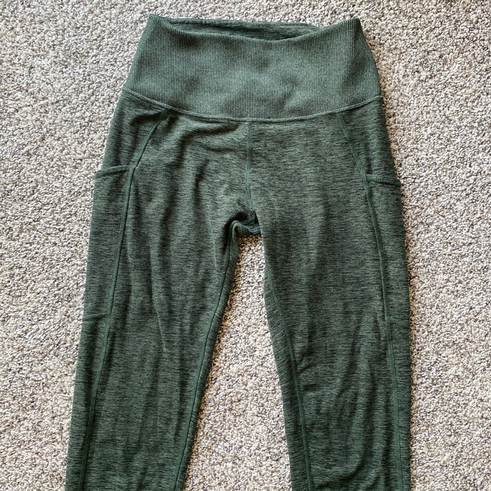Kirkland green heathered leggings with side pockets